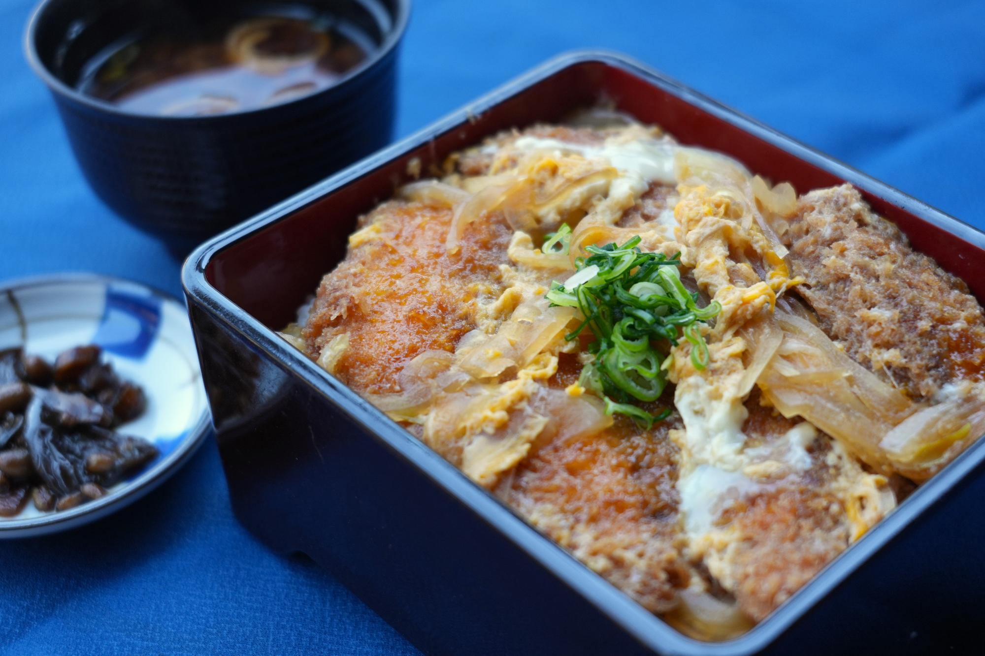 チョウザメかつ重