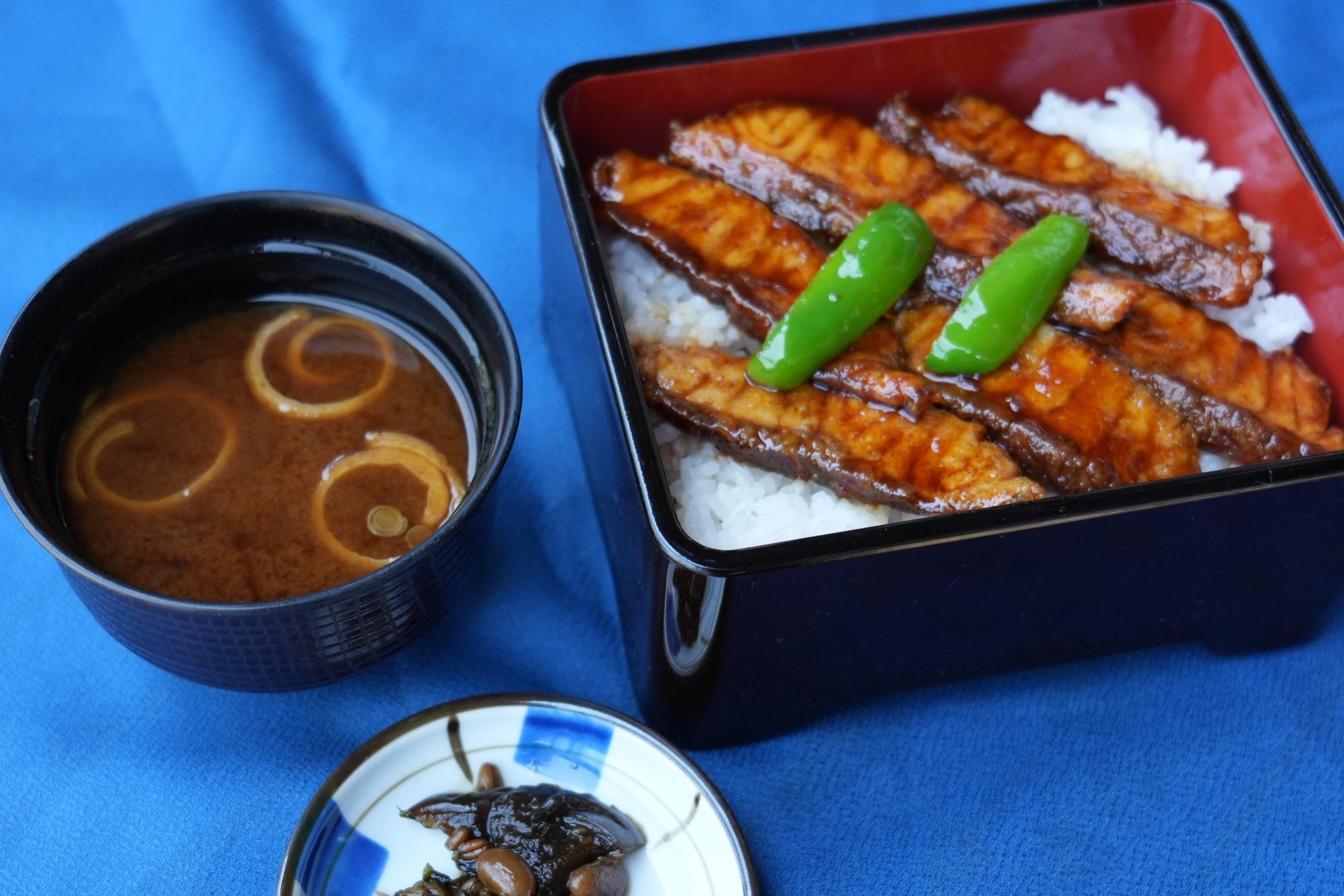 チョウザメザメ重