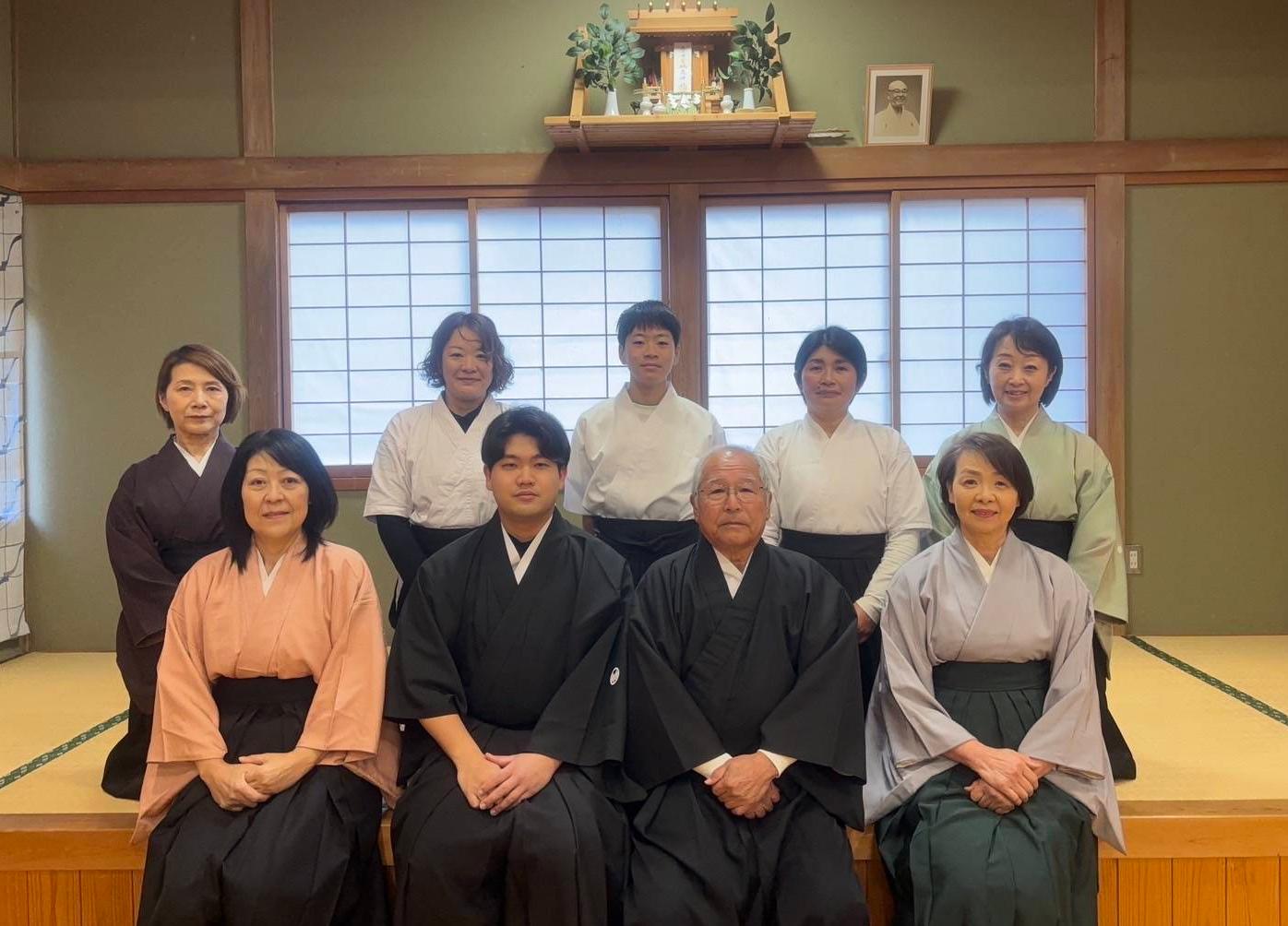 弓友会メンバーの集合写真