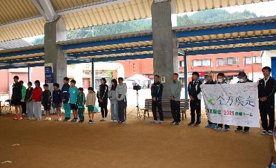 愛知駅伝結団式で整列している選手とスタッフ