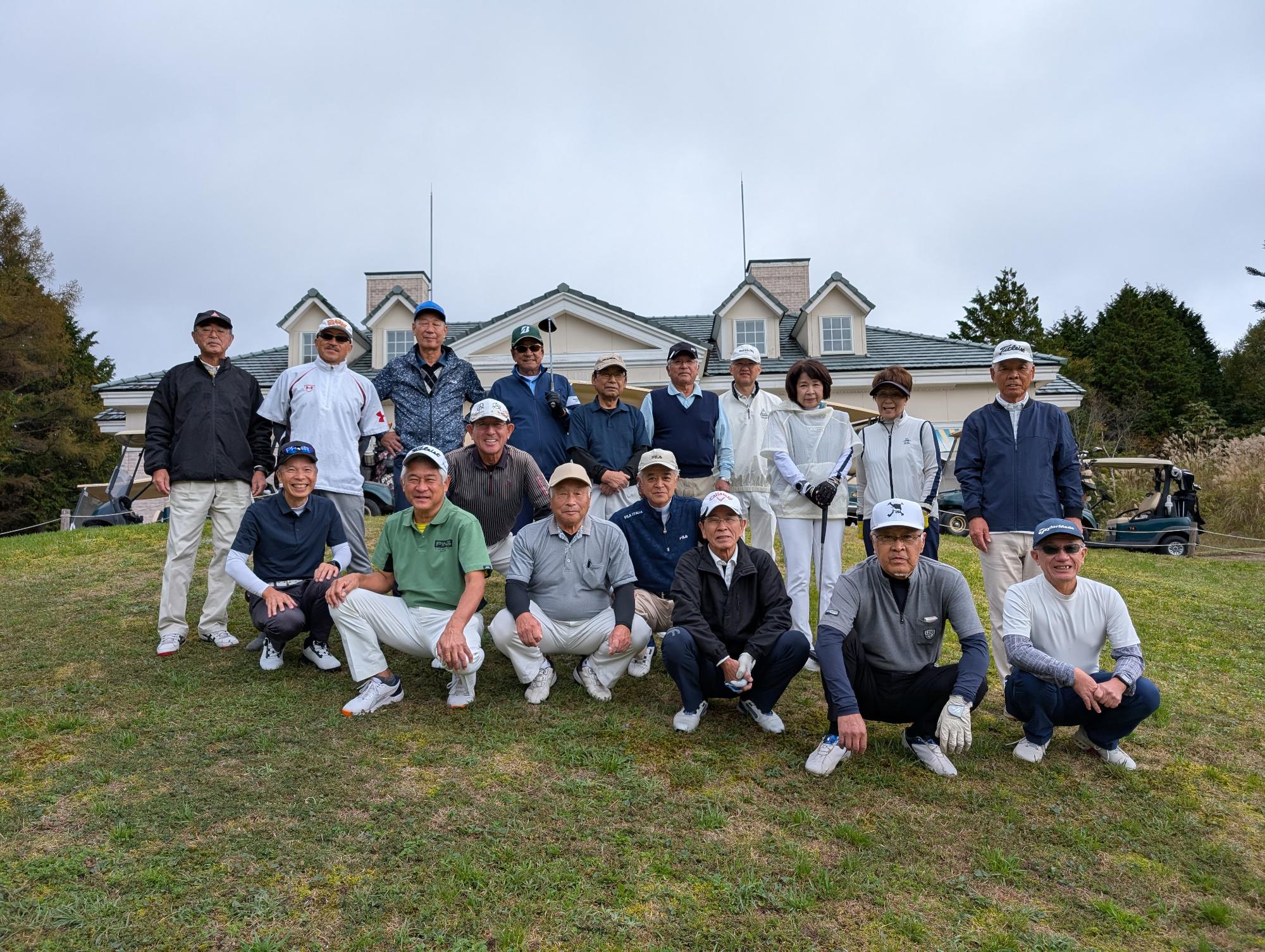 ゴルフ愛好会集合写真